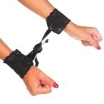 Braceletes Delicados em Renda Preta